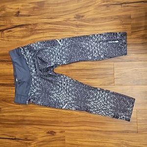 SUGOi capri leggings